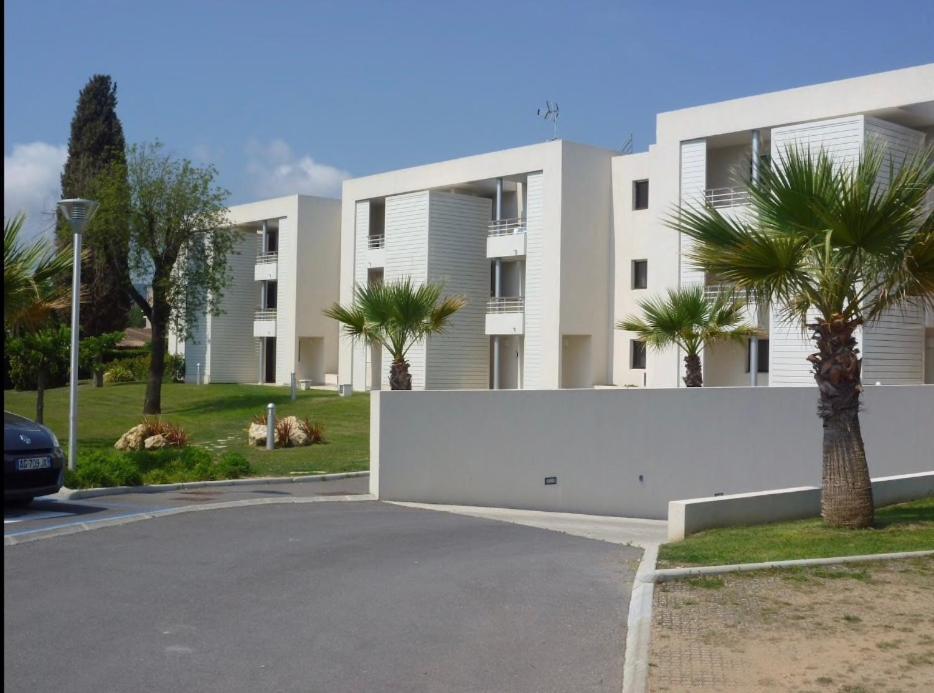 Luxury 3 Piece Garden In Cannes Marina Apartment