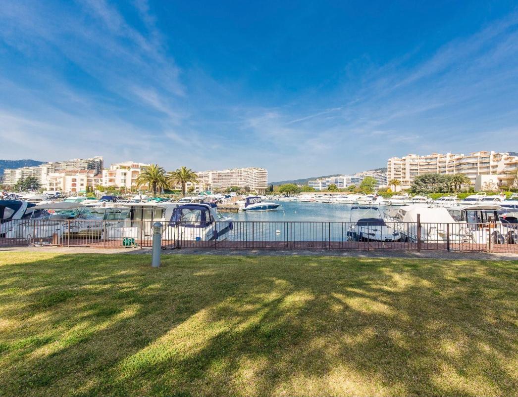 Luxury 3 Piece Garden In Cannes Marina Apartment