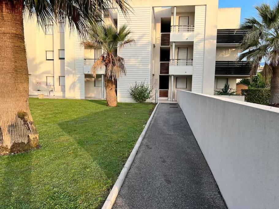 Apartment Luxury 3 Piece Garden In Cannes Marina