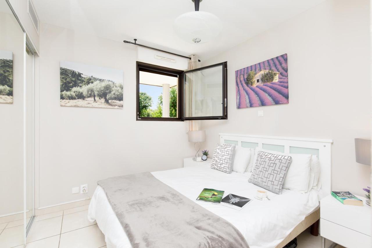 Luxury 3 Piece Garden In Cannes Marina Apartment *