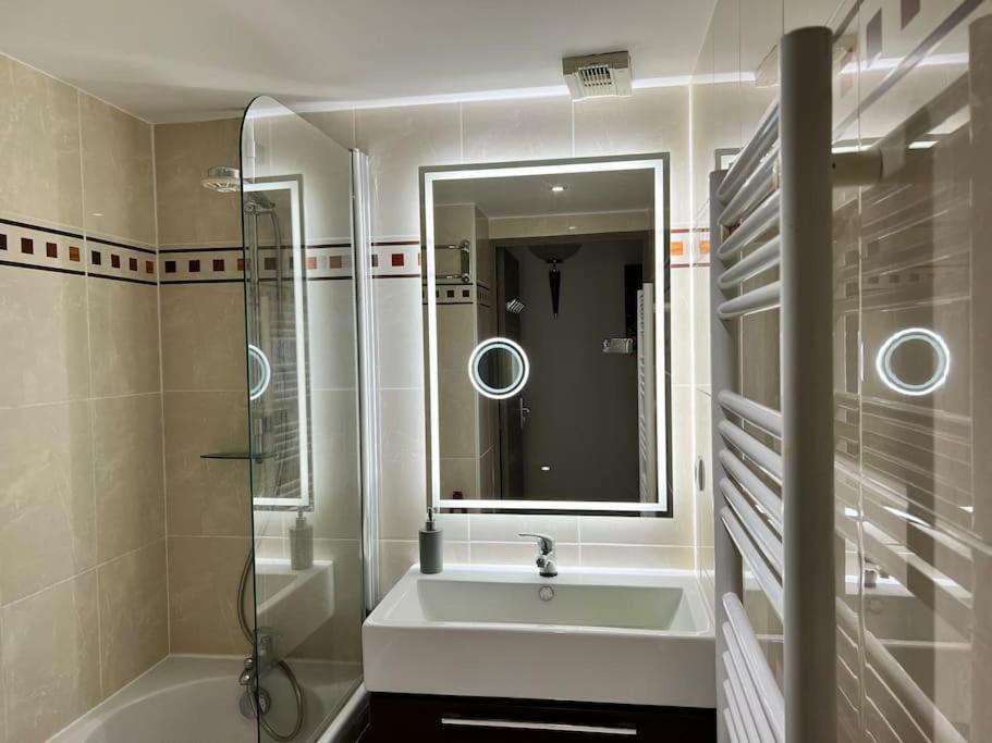 Luxury 3 Piece Garden In Cannes Marina *