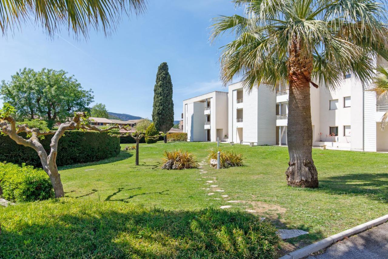 Luxury 3 Piece Garden In Cannes Marina